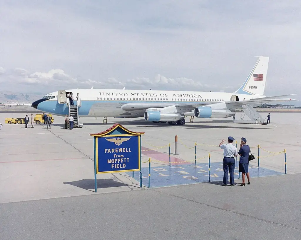 Boeing VC-137B at Moffett Field 1985